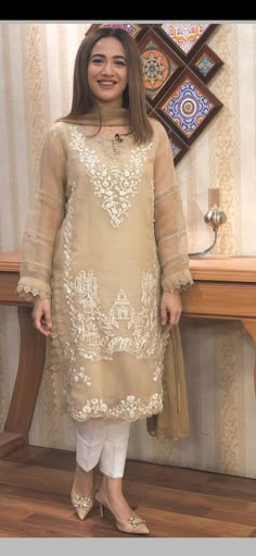 Agha Noor, Pakistani Dresses Casual, Pakistani Fashion Party Wear, Beautiful Pakistani Dresses, Dress Design Patterns, Sleeves Designs For Dresses, Kurta Designs Women