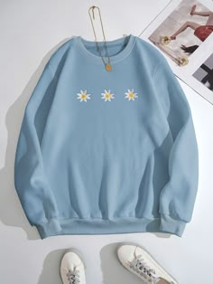 Stylish Hoodies, Cute Dress Outfits, Women Sweatshirts, Cute Sweatshirts, Really Cute Outfits, Dream Clothes, Green Fashion, Cute Casual Outfits