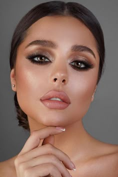 Bride Makeup Brown Eyes, Machiaj Smokey Eyes, Dreamy Makeup, Boho Wedding Makeup, Maquillage Yeux Cut Crease, Wedding Eyes, Wedding Hairstyles And Makeup, Makeup Looks For Green Eyes, Wedding Eye Makeup