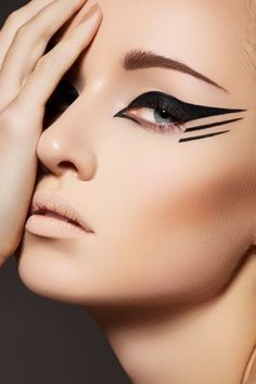 fun eyeliner twist #modelcastingCYmakeup Grafik Eyeliner, Make Up Mata, Futuristic Makeup, Khol Eyeliner, Makeup Gallery, Eyeliner Designs, Eyeliner Hacks