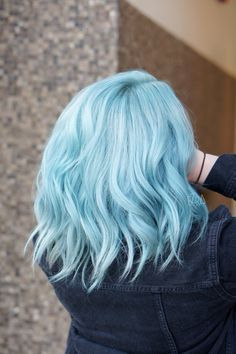 Pastel Curly Hair, Cool Hair Dye Ideas, Mint Blue Hair, Blue Blonde Hair, Blonde And Blue Hair, Stylish Hair Colors, Catalog Ideas, Light Blue Hair, Blonde Streaks