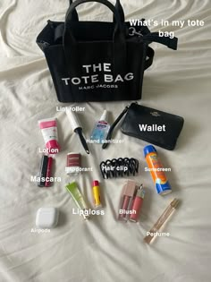 Sneaky Link Bag Essentials, Day Out Bag Essentials, Night Out Bag Essentials, Prom Bag Essentials, Things You Need In Your Purse, Must Have In Bag, Going Out Bag Essentials, Must Have Purse Essentials, Bag Must Haves Handbags