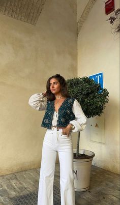 Mexican Style Outfits, Movie Night Outfit Casual, 70s Business Casual, French Bohemian Style, Outfits For Italy, Italy In April, Copenhagen Aesthetic, Spanish Outfits, Spain Outfit