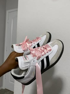 Adidas Samba Outfit, Samba Outfit, Sneaker Shop, Mode Zara, Skandinavian Fashion, Shoe Wishlist, Hype Shoes, Looks Street Style