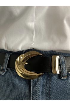 Black Gold Belt, Fall Belts, Trendy Gold Leather Belt Buckles, Chic Leather Belt Buckles With Antique Buckle, Chic Leather Belt Buckle With Antique Design, Chic Leather Belt Buckle With Antique Detail, Trendy Black Leather Belt Buckles, Trendy Black Leather Belt Buckle, Modern Belts With Gold Buckle