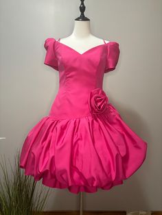 An 80s En Francais by Huey Waltzer Designer vintage pink corsseted boned strapless mini dress with full  circle skirt.  Bubble skirt with a lined circle attachment to hold the vintage look. The bodice has boning and a large rosette on the hip and fitted waist A back hidden zipper with hook and eye closure.  Size 10  Approximate Measurements  Pit to pit: 18"  Length (shoulder to hem): 33" Pre-owned Condition: No damage , Light wear * Remember to check your measurements :) * Items come from smoke Bubble Skirt, Full Circle Skirts, Strapless Mini Dress, Drop Waist, Circle Skirt, Vintage Pink, Vintage Looks, Dress Clothes For Women, Off The Shoulder