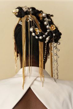 Cascades of beaded chains, all hand cut at varying lengths are all attached to a small clip to lay beautifully on your hair. This style can be very versatile - wear more than one for a more editorial look or braid them into your hair, the options are endless! Made in NYC Editorial Look, Lelet Ny, Pearl Comb, Crystal Comb, Hair Afro, Fabric Headbands, Afro Punk, Hair Reference, Swarovski Pearls