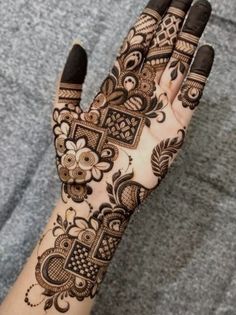 Latest Henna Design Mehndi Designs For Arms, All Mehndi Designs, Modern Mehndi Designs Aesthetic, Mehndi Designs For Bhai Dooj, Mehndi On Front Hand, Latest Mehandi Designs For Hands Unique, Latest Mehndi Designs Front Hand 2024, Aesthetic Mehndi Front Hand, Mehndi Designs Latest 2024