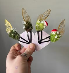 Fairy wing hair clips! Comes as a set with two clips! Fairy Wing Hair Clip, Fairy Hair Pieces, Fae Witch, Wing Hair Clips, Fairy Hair Accessories, Faerie Fashion, Flower Fairy Wings, Mushroom Core, Diy Hair Clip