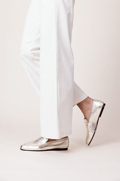 TWP howard pant in winter white. 97% virgin wool, 3% elastane Rise: 9.75" Dry clean only Made in the USA Beach Stores, Fashion Shoes Flats, Marissa Collections, Work Wear Women, Dry Clean Only, Bottom Clothes, Winter White, Shoe Style, Leather Loafers