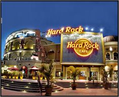 the hard rock cafe is lit up at night