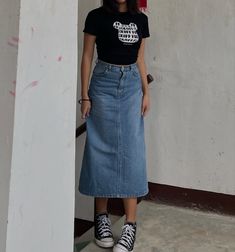 Denim Skirt Outfit Ideas, Demin Skirt Outfit, Denim Midi Skirt Outfit, Long Denim Skirt Outfit, Most Pinned, Denim Skirt Outfit, Skirt Outfits Aesthetic, Rok Midi, Skirt Outfit Ideas