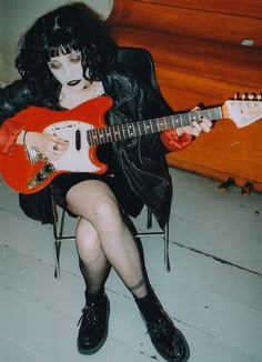 Pale Waves Aesthetic, Heather Baron Gracie Outfits, Heather Pale Waves, Pale Waves Heather, New Wave Outfits, New Wave Aesthetic, Punk Goth Aesthetic, Heather Baron Gracie, Chicas Punk Rock