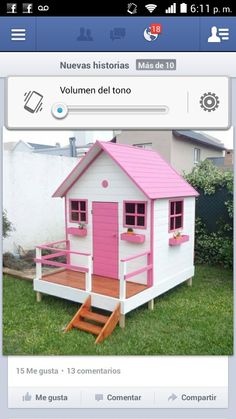 a small pink and white house with stairs to the roof, on facebook page in spanish