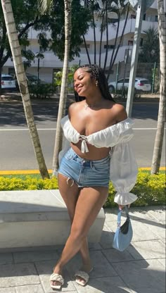 Miami Outfit Black Women, Jeans And Crop Top Outfit Black Women, Black Girls Beach Outfit, Vacay Baddie Outfits, Black Girls Vacation Outfits, Vacation Outfit Inspo Black Women, Summer Outfits Black Woman Vacation, Baddie Cruise Outfits, Miami Vacation Outfits Black Women