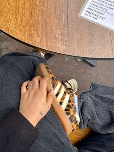 #adidas #adidasshoeswomen #styleinspo #styleblogger #smalltattoo #handtattos #amsterdam #europe #styleguide Adidas Sambas, Adidas Samba Sneakers, Adidas Samba, Amsterdam, Fashion Inspo, Adidas, Sneakers