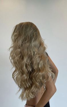 Hairstyles For All Hair Types, Rambut Brunette, Blonde Wavy Hair, Dirty Blonde Hair, Dark Blonde Hair, Blonde Hair Inspiration, Hair Stylies, Long Blonde, Hair Inspo Color