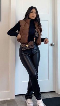 Stile Blair Waldorf, Adrette Outfits, Fest Outfits, Instagram Baddie, Looks Country, Skandinavian Fashion, Winter Fashion Outfits Casual, Chique Outfits, Brown Vest