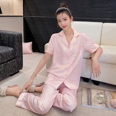 These pajama sleepwear is made of soft and stretchy fabric that keeps you comfortable all night long. The sleepwear is offered in various colors to match your personal style. Collar type: lapel Pant Length: trousers Function: Leisure, breathable, sleeping, bathing, home, cool, comfortable, wearable Suitable seasons: summer, spring, autumn Applicable Scenarios: Outdoor, Home, Hotel Bathroom, Wedding Studio Color: Pink, Beige Size: M, L, XL Style: Luxury and noble M Suitable for height 155-160CM, Pajamas Silk, Stylish Loungewear, Pajama Fashion, Home Clothes, Women's Pajamas, Casual Home, Silk Shorts, Silk Pajamas, Pajama Set Women