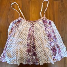 American Eagle Flowy Floral Spaghetti Strap Blouse Size Medium. Pre-Loved In Excellent Condition. Use Pictures To Judge Condition And Measurements. 2 Summer Floral Print Purple Tops, Purple Floral Print Summer Top, Summer Purple Floral Print Top, Purple Floral Print Summer Tank Top, Summer Purple Floral Print Tank Top, Lavender Sleeveless Cotton Top, Floral Print Lavender Top For Vacation, Sleeveless Lavender Cotton Top, Lavender Floral Print Top For Vacation