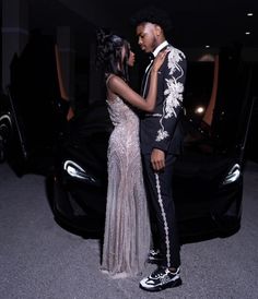 Pose With Partner, Md Photoshoot, Prom Car, Prom Send Off, Prom Outfits For Guys, Prom Pose, Prom Photo Ideas, Prom 23, Prom Picture Poses