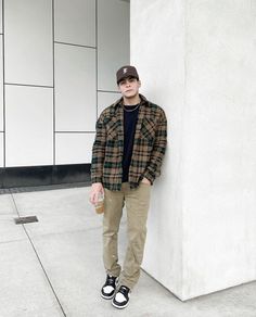 Mens Winter Fashion Flannel, Thanksgiving Outfit Men Streetwear, Mens Flannel Jacket Outfit, Flannels Outfit Guys, Aj1 Mocha Outfit Men, Fall Fits Men Streetwear, Tan Flannel Outfit Men, Flannel Mens Outfits, Men's Flannel Outfit