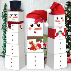 three snowmen are standing next to each other