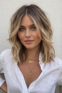 30 Layered Haircuts for Medium Length Hair: Top Trends to Try This Season - Bangz Hair Design Bangs With Medium Hair, Lob Hairstyle, Fulani Braids, Blonde Hair Looks, Shoulder Length Hair Cuts, Long Hair With Bangs