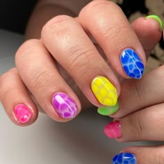 Summer Blooming Gel Nails, Cute Nails Blooming Gel, Blooming Nail Design, Bloom Nails Gel, Blooming Gel Ideas, Short Summer Nails Blooming Gel, Pool Nail Art, Rainbow Blooming Gel Nails