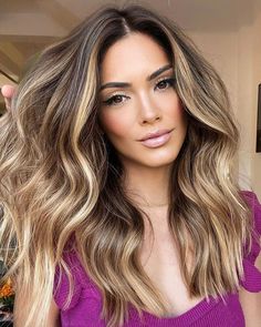 Natural Hair Highlights, Brunette With Blonde Highlights, Chunky Blonde Highlights, Blonde Highlights On Dark Hair, Tan Skin Blonde Hair, Hair Color Caramel, Cool Blonde Hair, Short Brown Hair, Dark Hair With Highlights