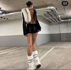 Snow Boots Outfit, Distressed Long Sleeve, E Girl Aesthetic, Japan Outfit, Snow Fashion, Uni Outfits, Model Outfits, Backless Mini Dress, Moon Boots