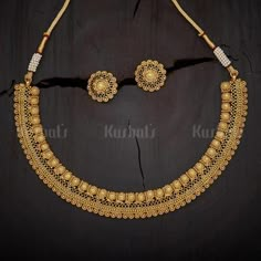 Maharashtra Jewellery, Unique Necklace Designs, Small Gold Necklace, Indian Wedding Jewelry Sets, Gold Jewelry Outfits, Gold Jewelry Simple Necklace, Gold Necklace Indian Bridal Jewelry