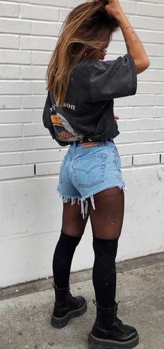 Biker Bartender Outfit, Simple Cute Date Outfits, Edm Concert Outfit Plus Size, Mesh Pants Outfit Festival, Simple Edgy Outfits Summer, Double Date Night Outfit, Outfit For Rock Concert Night, Summer Metal Concert Outfit, Tshirt Outfit Ideas Women