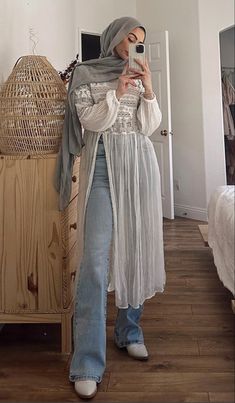 Hijabi 70s Fashion, Modest Indian Outfit, Dresses Casual Hijab, Muslimah Fashion Outfits Casual, Muslim Modest Outfits, Summer Modest Outfits Muslim, Summer Hijabi Outfits, Modest Fashion Muslimah, Muslim Outfit Ideas