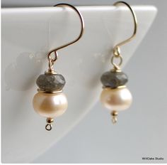 Pearl Earrings Designs, Freshwater Pearl Earrings, Classic Earrings, Freshwater Pearls Earrings, Earrings In Gold, Pearl Earrings Dangle, Top Drawer, Diy Earrings