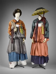 Réunion des Musées Nationaux-Grand Palais - Hanbok Reference, Korean Historical Fashion, Korea Pic, 2024 Creative, Cultural Clothing, Korean Traditional Clothing, Traditional Hairstyle, Korean History, National Dress