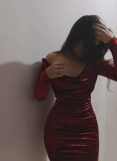 Red Hot Dress Classy, Hot Red Dress Classy, Hot Dresses Classy, Ig Poses Photo Ideas Dress, Red Dress Poses, Classy Poses, Red Dresses Classy, Red Bodycon Dress, Looks Party