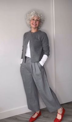 Stylish Middle Aged Women, Senior Women Over 60 Fashion, Outfit Ideas Grey Pants, Grey Trousers Outfit Women Casual, Street Style 2024 Fall, Grey And Red Outfits, Casual Chic Summer Outfits 2024, Grey Pants Outfit For Work Women, Stylish Older Women Over 60