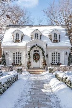 Christmas Houses Exterior, Christmas Cottage Exterior, Small Stone Cottage, Arch Entrance, Winter Heart, Winter House Exterior, Country Cottage Farmhouse, White Siding, Fairytale House