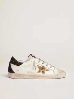 Women's Super-Star with gold star and black glitter heel tab | Golden Goose Manifesting Life, Black Glitter Heels, Fall Toes, Preppy Shoes, Round Toe Sneakers, Amal Clooney, Glitter Heels, Golden Goose Shoes, Girly Shoes