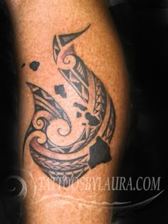 a black and white tattoo on the leg of a man's arm with an abstract design