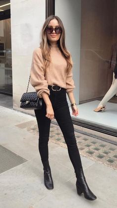 Date Night In Paris Outfit, Casual Office Outfit Winter, Classy Cold Weather Outfits, Warm Winter Work Outfits, Winter Business Casual Outfits Cold Weather Office Wear, Fall Dinner Outfit Classy, Winter Professional Outfits Women, Outfit Bogota, Winter Smart Casual