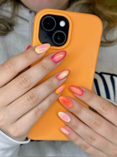 #nails #nailinspo #nailinspiration #summernails #auranails #summernailart Ora Nails Ideas, Ora Nails, Late Summer Nail Ideas, Orange Nails Design, Nail Inspiration Simple, Cool Summer Nails, Nails Sunset, Nails Ideas Summer, Pretty Nails For Summer