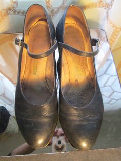 Bloch's dance shoes, black leather MaryJanes with Cuban heel, tap shoes (no taps), Strictly Ballroom/Pasa Doble dance shoes. Sized 9.5, these have some wear but are clean inside, upper and sole Any overpayment of shipping over $2 will be refunded. I have two other shops on Etsy and a stand alone site, and will combine shipping: https://www.etsy.com/au/shop/ScreenGems333 https://www.etsy.com/shop/7ofblackbirds www.thegreenlady.com.au Strictly Ballroom, Bloch Dance, Cuban Heels, Beautiful Sweater, Scarf Print, Ballroom, Women's Pumps, Character Shoes, Tap Shoes