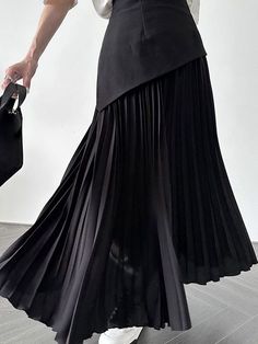 A-Line Loose Contrast Color Pleated Split-Joint Skirts Bottoms WHITE & BLACK-S Musician Clothes, White Pleated Skirt, Black And White Coffee, Winter Typ, Designer Evening Gowns, Black Pleated Skirt, Loose Maxi Dress, Lantern Sleeve Dress, Sleeveless Short Dress