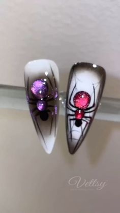 Desain Salon Kuku, Chrome Painting, Nail Art For Halloween, Cat Eye Nail Art, Art For Halloween, Spider Cat, Scary Nails, Cat Eye Nail