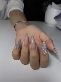 Silver Almond Nails Glitter, Silver Nail Art Glitter, Silver And Glitter Nails, White Almond Nails With Design Glitter, Nail Ideas Silver Glitter, Nails Inspiration Sparkle, Silver Glitter Nail Art, Silver Nails Ideas Glitter, Nail Art Glitter Sparkle