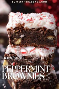 Frosted Peppermint Brownies with White Chocolate Awesome Christmas Desserts, Holiday Brownies Christmas, Peppermint Christmas Desserts, Christmas Brownies Ideas, Peppermint Dessert Recipes, Peppermint Bars, Peppermint Bark Brownies, Peppermint Desserts, Christmas Brownie