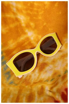 Put a smile on your face and the sun in your eyes with Captain Marvelous! These bicolor sunnies add a fabulously bold flare to your 'fit - so you can look and feel extra fly no matter if you're at the beach, a BBQ, or the cosmos. Ready, set, retro-futurism! More about this item: Sunnies/Sunglasses UV Protection Color Options : White Outside Frame Black Inside/Yellow Lens Sage Green Inside/Violet Lens Turquoise Inside/Pink Lens Blush Pink Inside/Tea Lens Ships from the US, within 3-5 business day Sunglasses Uv Protection, Uv Sunglasses, The Cosmos, Futurism, Retro Futurism, At The Beach, Your Eyes, Sage Green, Cosmos