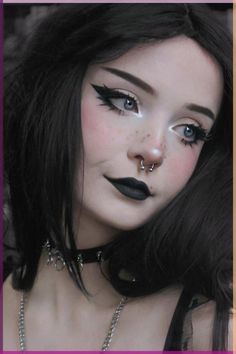 For all of those, who love and cherish Gothic Lolita and everything connected to this style I suggest taking a look at these 15 makeup looks. Emo Makeup Pictures, Emo Inspired Makeup, Emo Punk Makeup, Egirl Goth Make Up, Egirl Makeup Hooded Eyes, Hot Goth Makeup Looks, Milkgore Makeup, Easy Goth Eye Makeup, Goth Makeup No Eyebrows